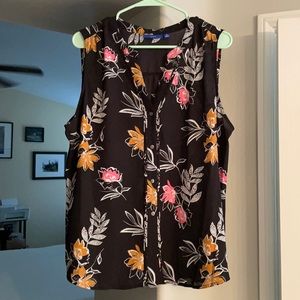 👚 2/$20 Women’s XL light weight tank Black and floral